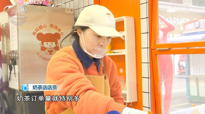 融融！这些御寒姿势总有一款适合你PG麻将胡了2模拟器热腾腾、暖(图2)
