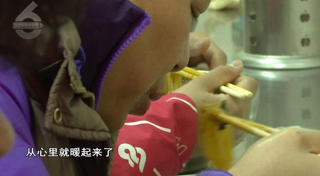 融融！这些御寒姿势总有一款适合你PG麻将胡了2模拟器热腾腾、暖(图12)