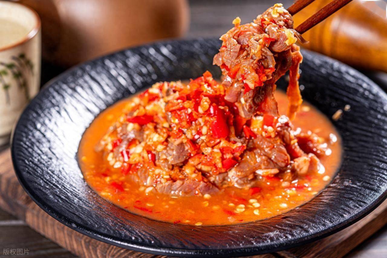 现切牛肉 + 红酸汤火锅界新顶流麻将胡了贵州酸汤牛肉火锅出圈！